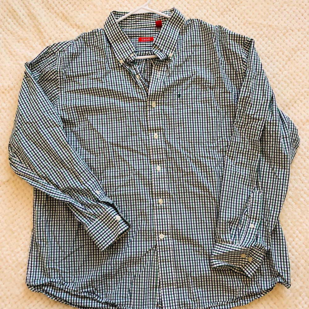 Men’s Izod long sleeved button down.